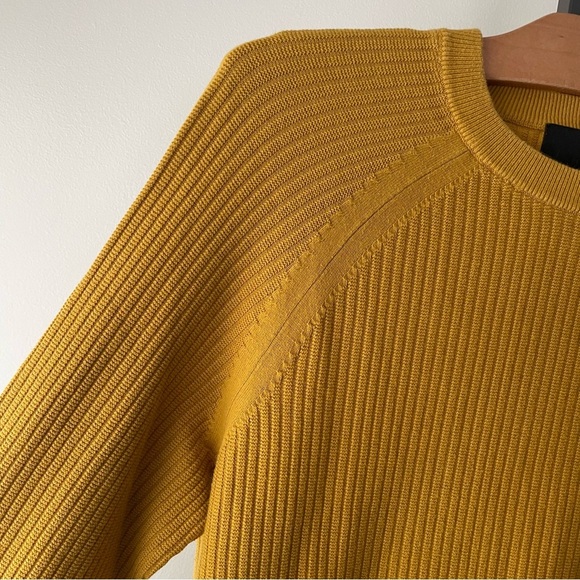 H&M Muscle Fit Ribbed Knit Sweater Mustard Yellow Mens Size Medium - Picture 3 of 7